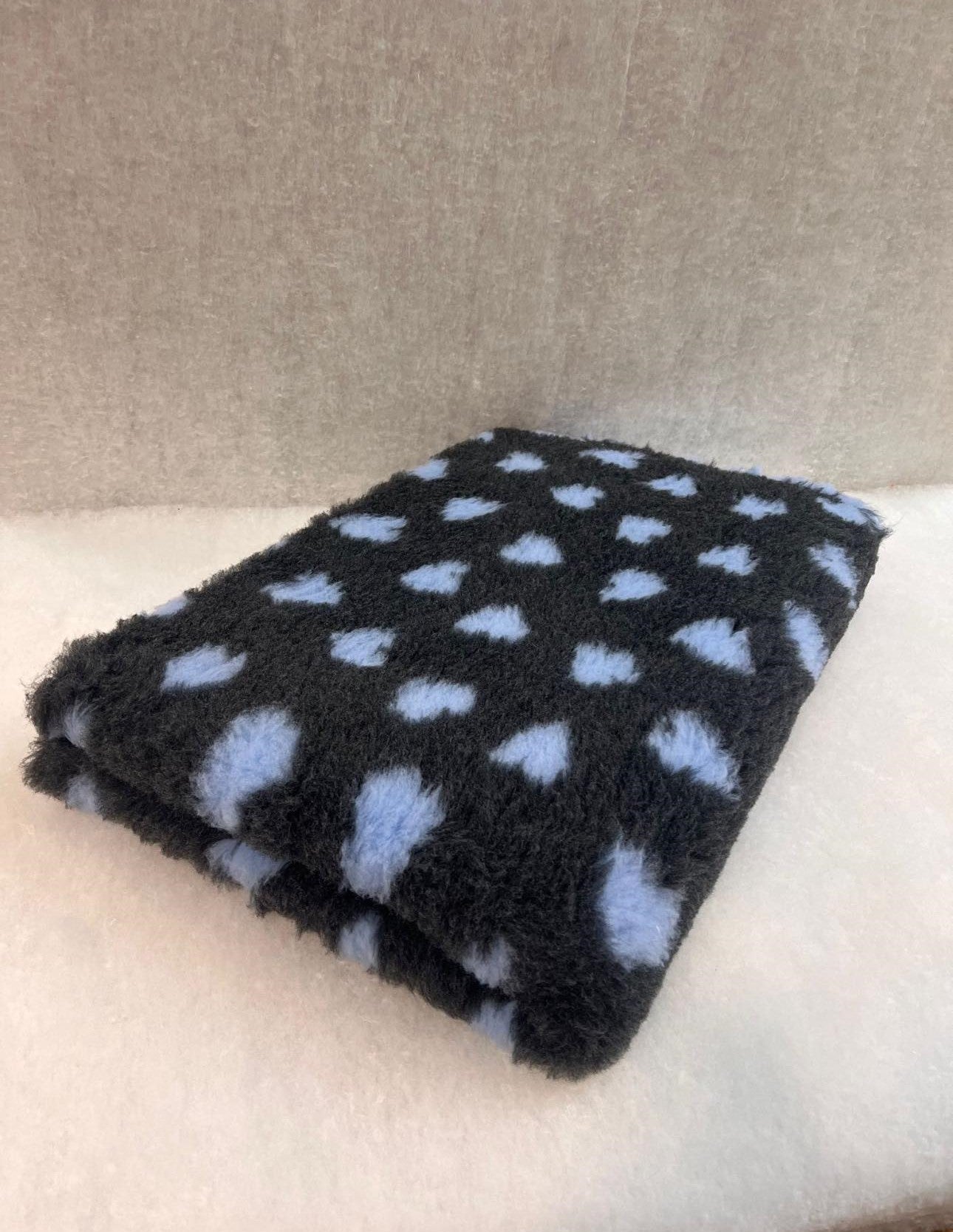 blue heart on blck Vet Bedding 1mt x 1.5 Mtr