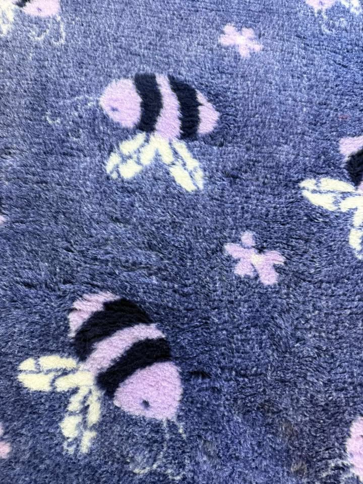 lilac bumblebee Vet Bedding 1mt x 1.5 Mtr