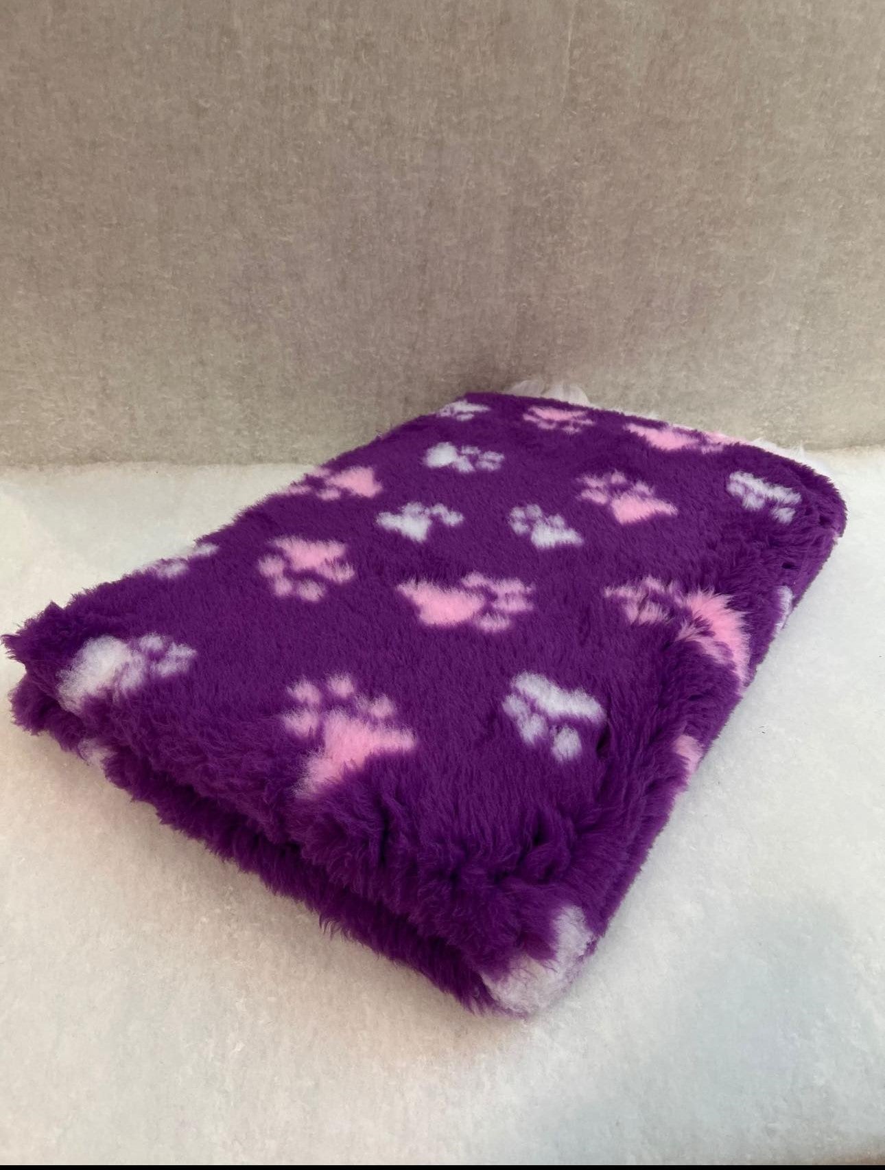 pink/white paws on purple Vet Bedding 1mt x 1.5 Mtr