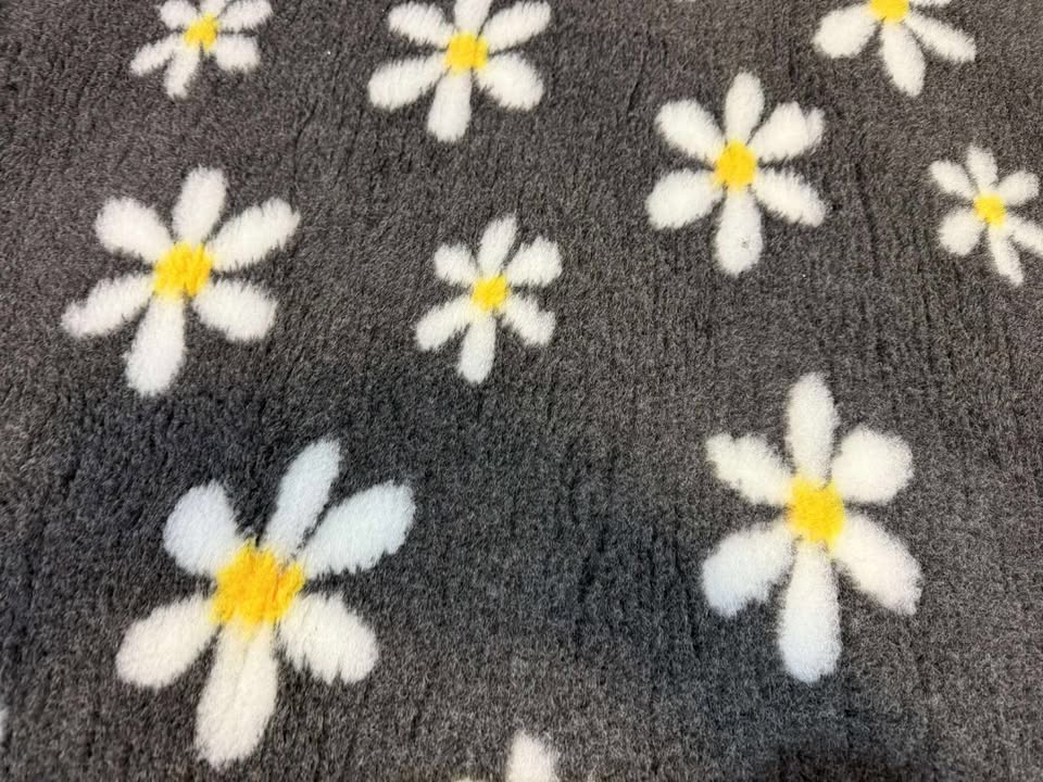 yellow daisy Vet Bedding 1mt x 1.5 Mtr