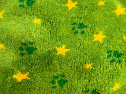 green motle yellow stars Vet Bedding 1mt x 1.5 Mtr