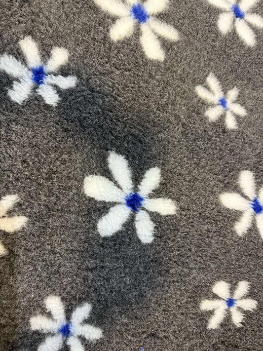 blue daisy Vet Bedding 1mt x 1.5 Mtr