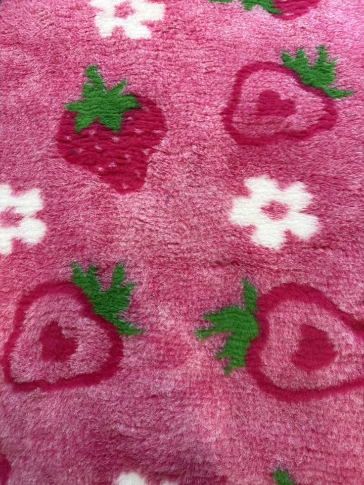pink strawberry Vet Bedding 1mt x 1.5 Mtr